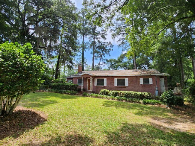 Building Photo - 1041 Cherokee Dr