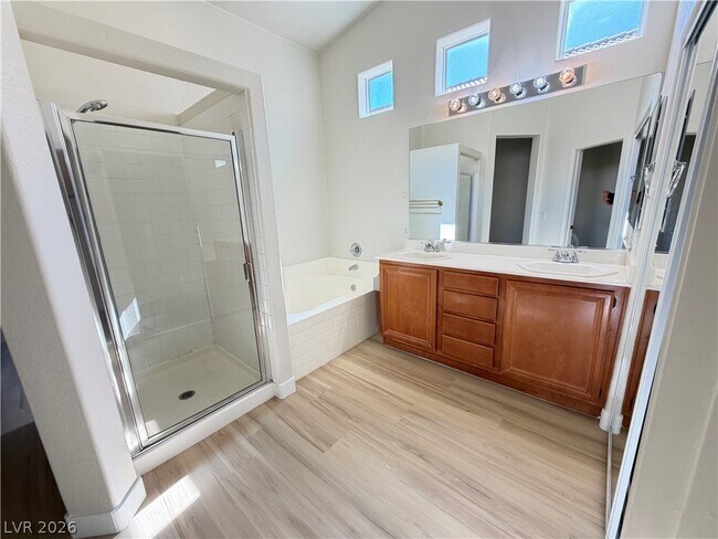Building Photo - 513 Lava Beds Way