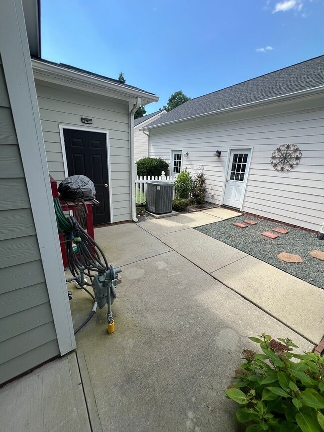 Building Photo - 3 Bed 2.5 Bath Townhome In Governors' Village
