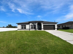 Building Photo - 906 Alfreda Ave