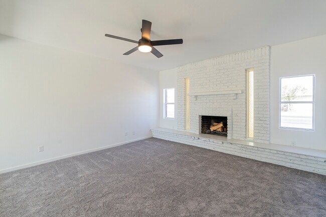Building Photo - 460 N Longmore