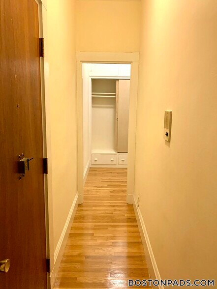 Building Photo - 504 Beacon St