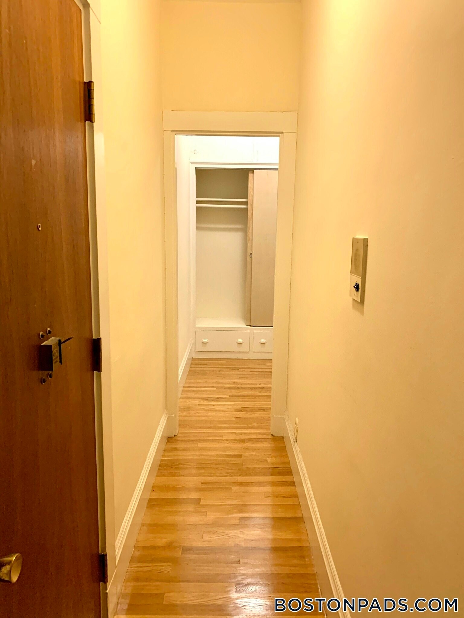 Building Photo - 504 Beacon St