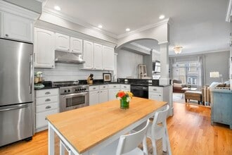 Building Photo - 10 S Sydney St