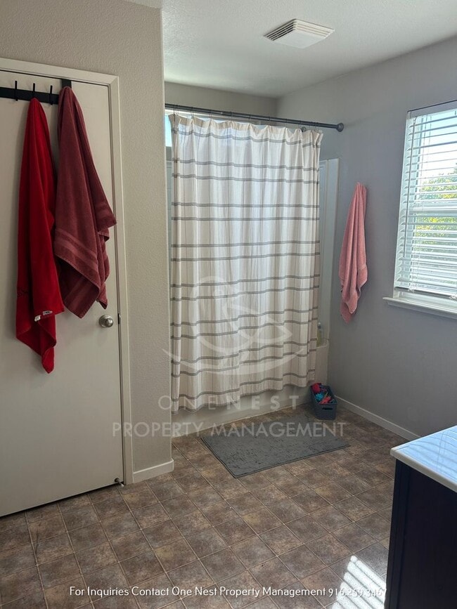 Building Photo - 3 bdrm + Den rental in Plumas Lake!