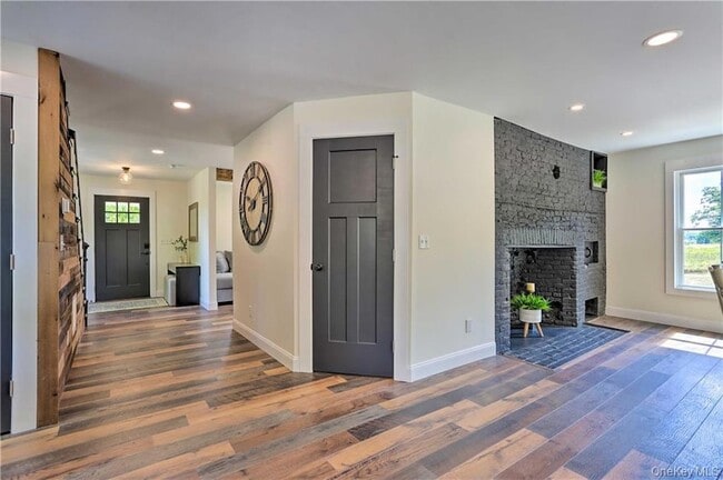 Building Photo - 207 S Plank Rd