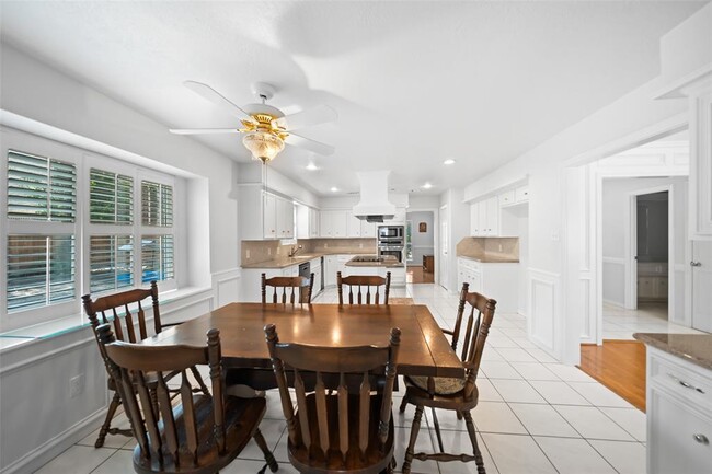 Building Photo - 6923 Mossridge Dr