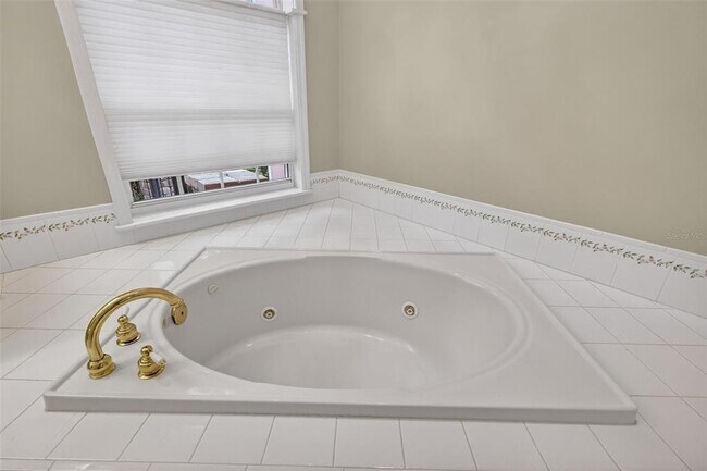 Building Photo - 618 High Point Dr