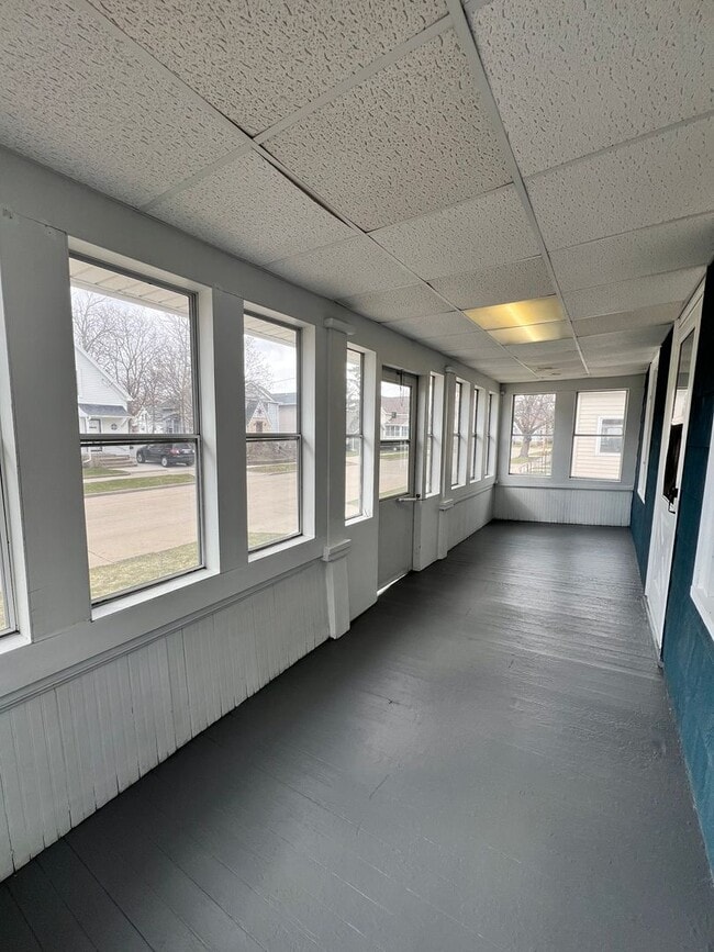 Building Photo - 2-Bedroom 1-Bathroom Single Family Home