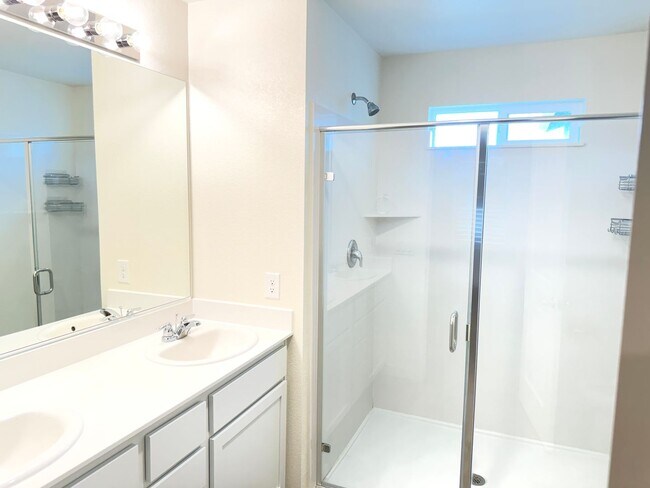 Building Photo - Beautiful Newer 3 Bedroom Townhome in the North Valleys!