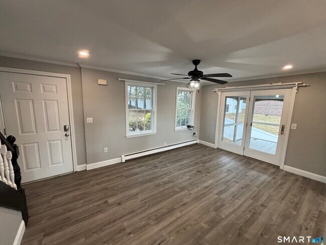 Building Photo - 72 Ingham Hill Rd