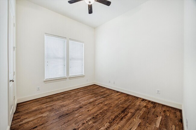 Building Photo - 1407 Knox St