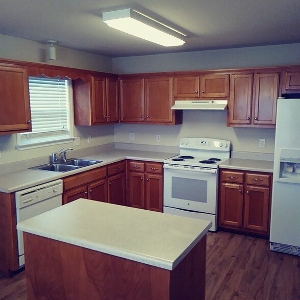 Building Photo - 1036 Persimmon Dr