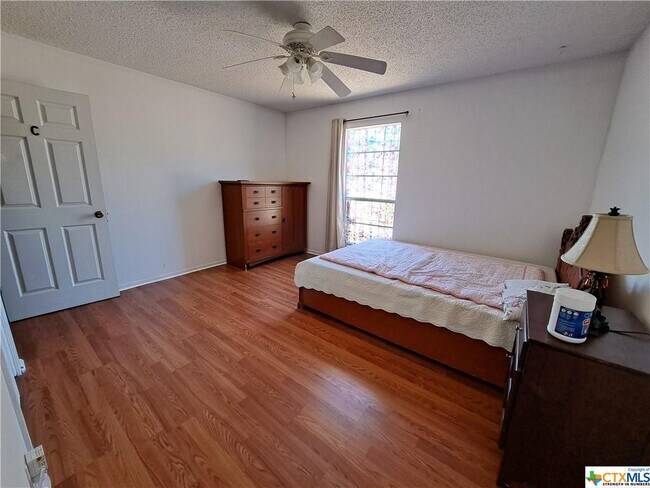 Building Photo - 2308 Lily Dr