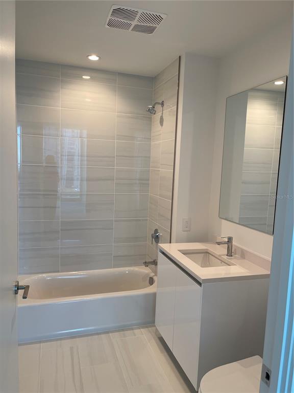 Building Photo - 400 Central Ave