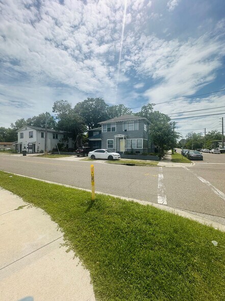 Building Photo - 1776 Spires Ave