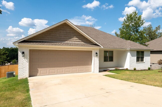 Building Photo - 2120 Shadow Falls Dr
