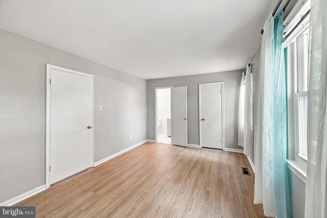 Building Photo - 8346 Stationhouse Ct