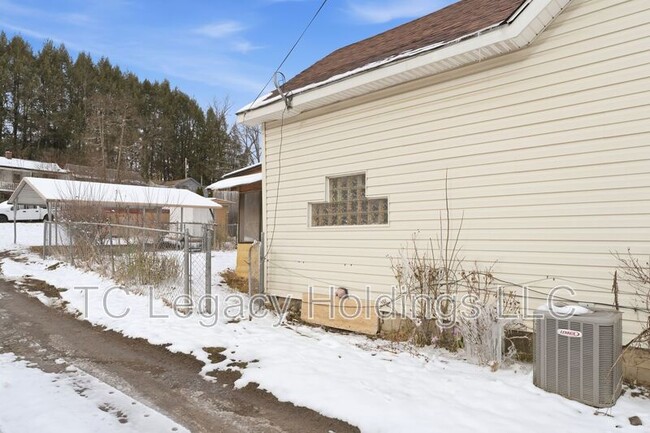 Building Photo - 218 George St