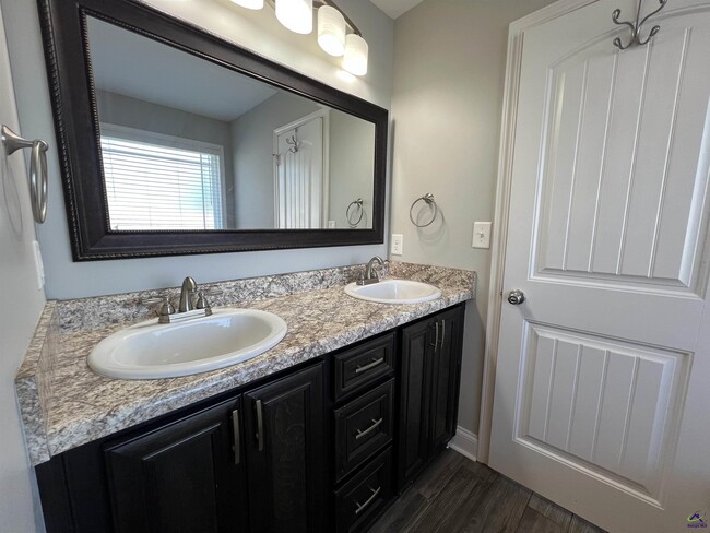 Building Photo - 114 Tahoe Ln