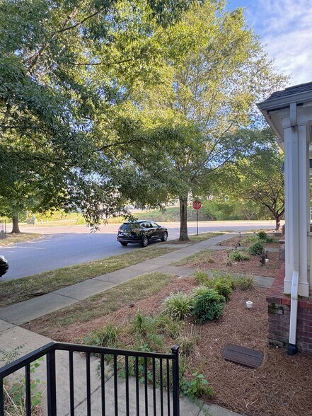 Building Photo - 4316 Summercrest Blvd