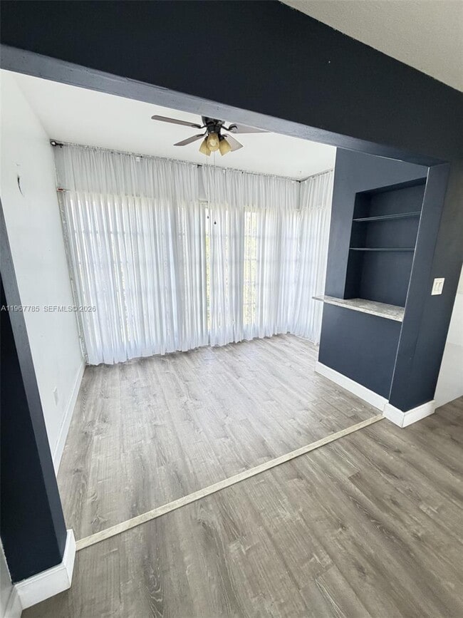 Building Photo - 941 Crystal Lake Dr