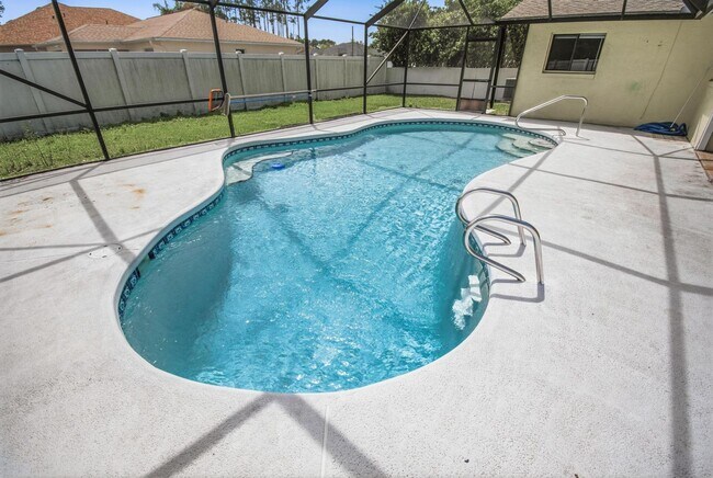 Building Photo - Amazing Pool Home!