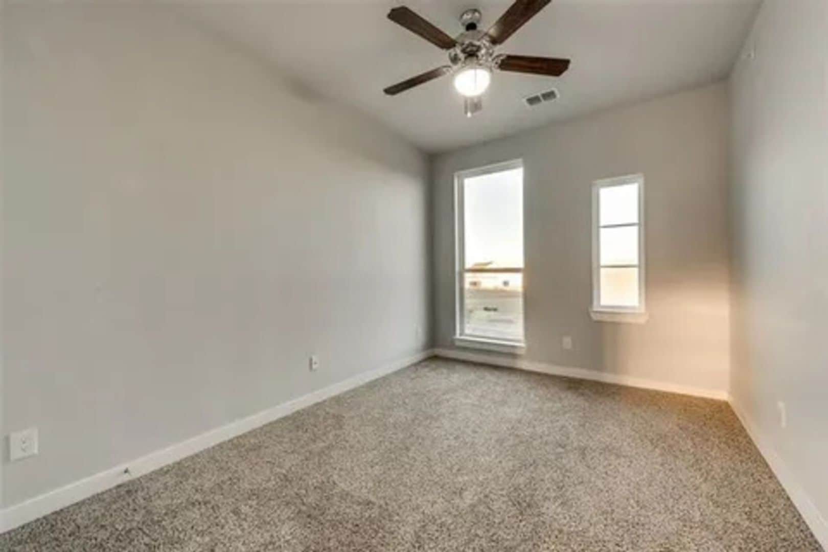 Building Photo - 5805 Rivendell Dr