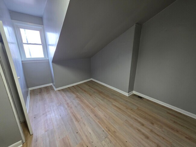 Building Photo - updated 4 bedroom 2.5 Bathroom house for rent