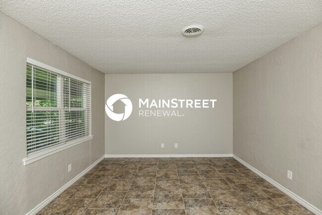 Building Photo - 3 Bedroom Pet-Friendly Home in White Settl...
