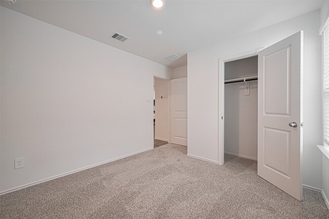 Building Photo - 4207 Zeke Ests Ln