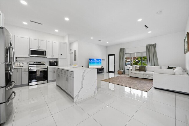 Building Photo - 4280 SW 13th Terrace