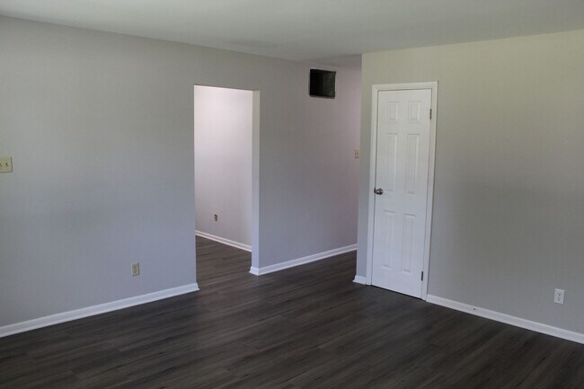 Building Photo - 2 BR Duplex in Avon!