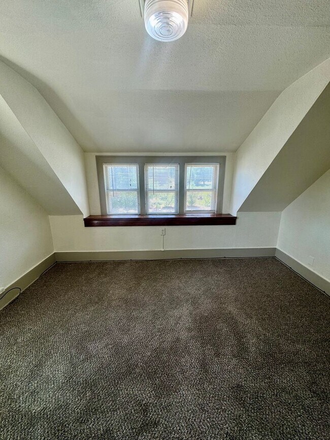 Building Photo - E. Brookside- 126