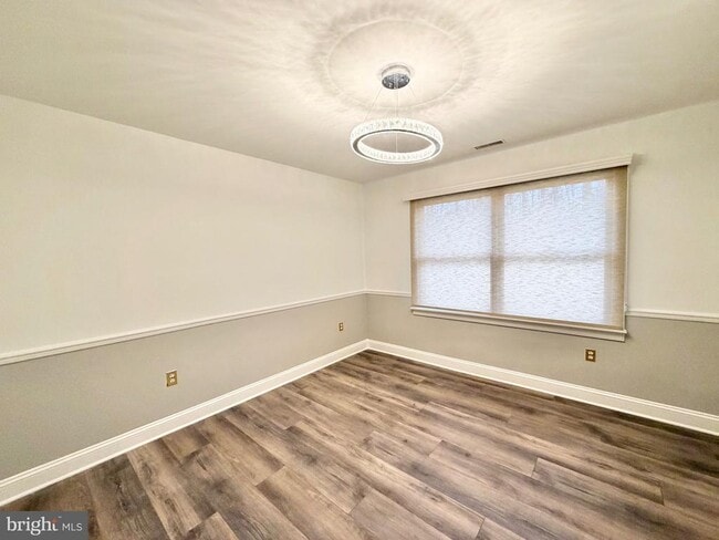 Building Photo - 9 Beechwood Ave