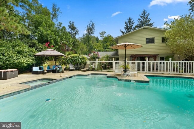 Building Photo - 5400 Woodlyn Ct