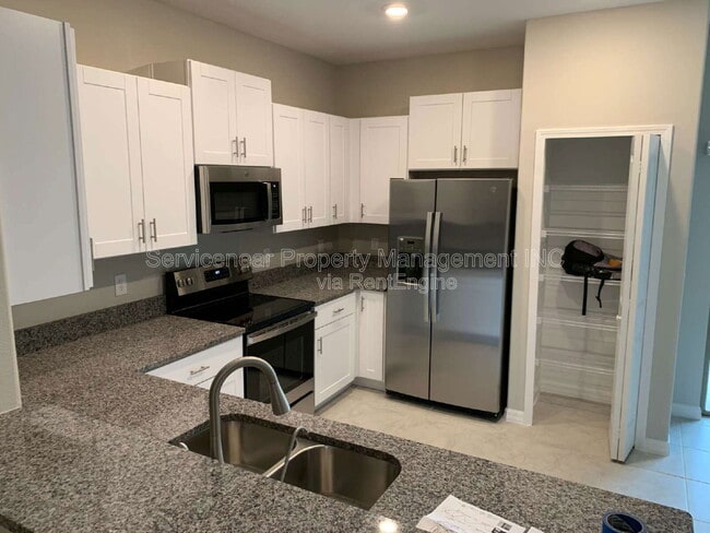 Building Photo - 9625 Pembrooke Pines Dr