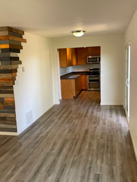 Building Photo - 521 E Arrellaga St