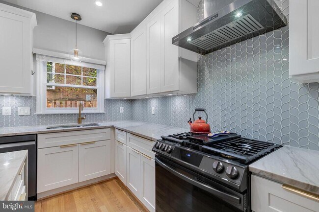 Building Photo - 1507 N Colonial Terrace