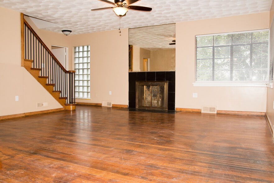 Building Photo - 1223 Greenbrier Rd