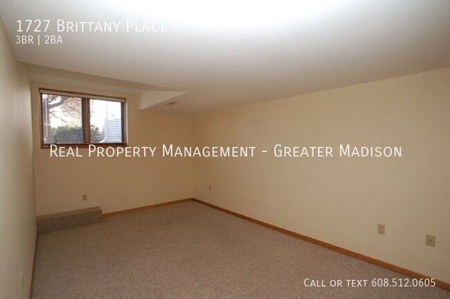 Building Photo - Large well kept duplex rental home on Madi...