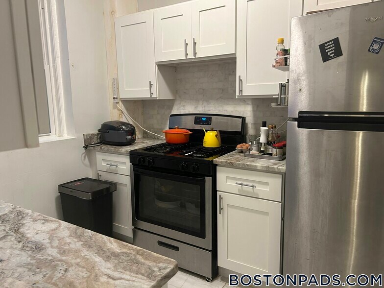 Building Photo - 86 Glenville Ave