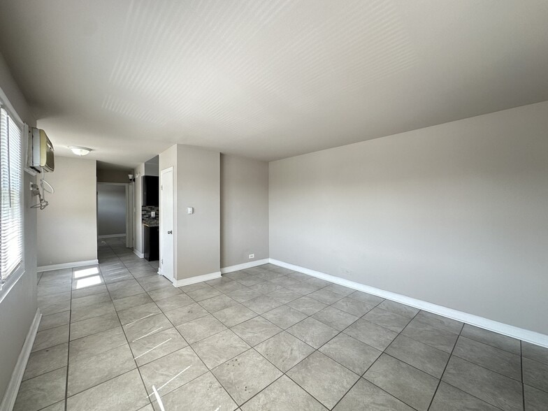 Building Photo - 9610 Ivanhoe Ave