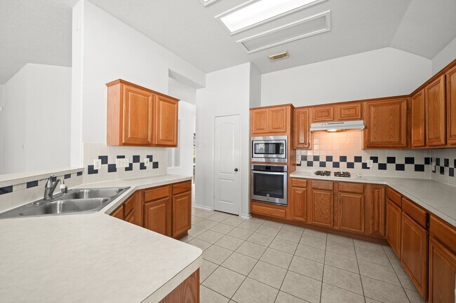 Building Photo - 2415 Wyckchester Dr