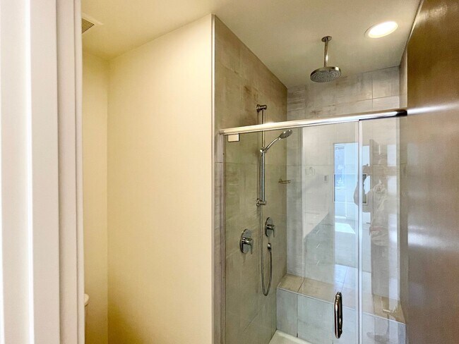 Building Photo - 4 Star Green Built 2-Bedroom, 2-Bath + Den Townhome