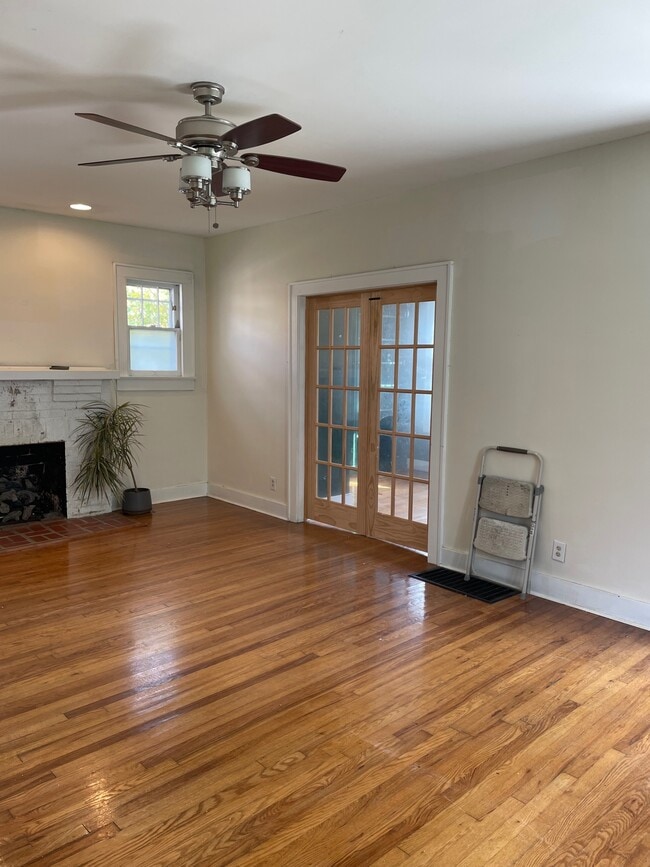 Building Photo - 1947 Emoriland Blvd