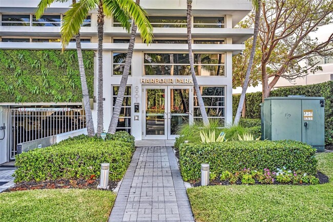 Building Photo - 9901 E Bay Harbor Dr