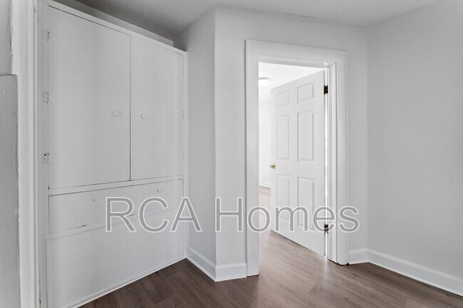 Building Photo - 601 N Sherman Dr