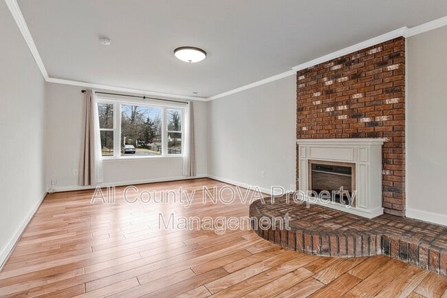 Building Photo - 8600 Lantern Ln