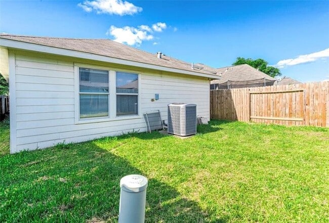 Building Photo - 14039 Maximos Dr